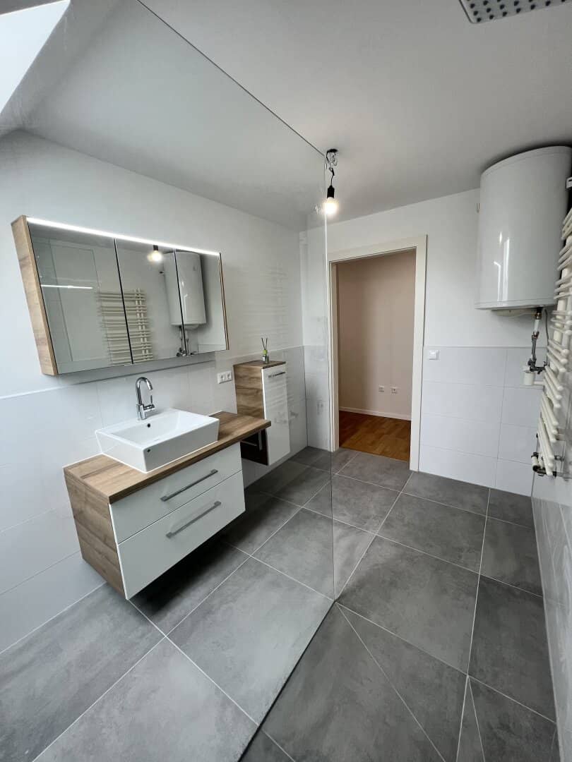 Modern 3-room apartment in Lieboch, air conditioned, carport &amp; prime location