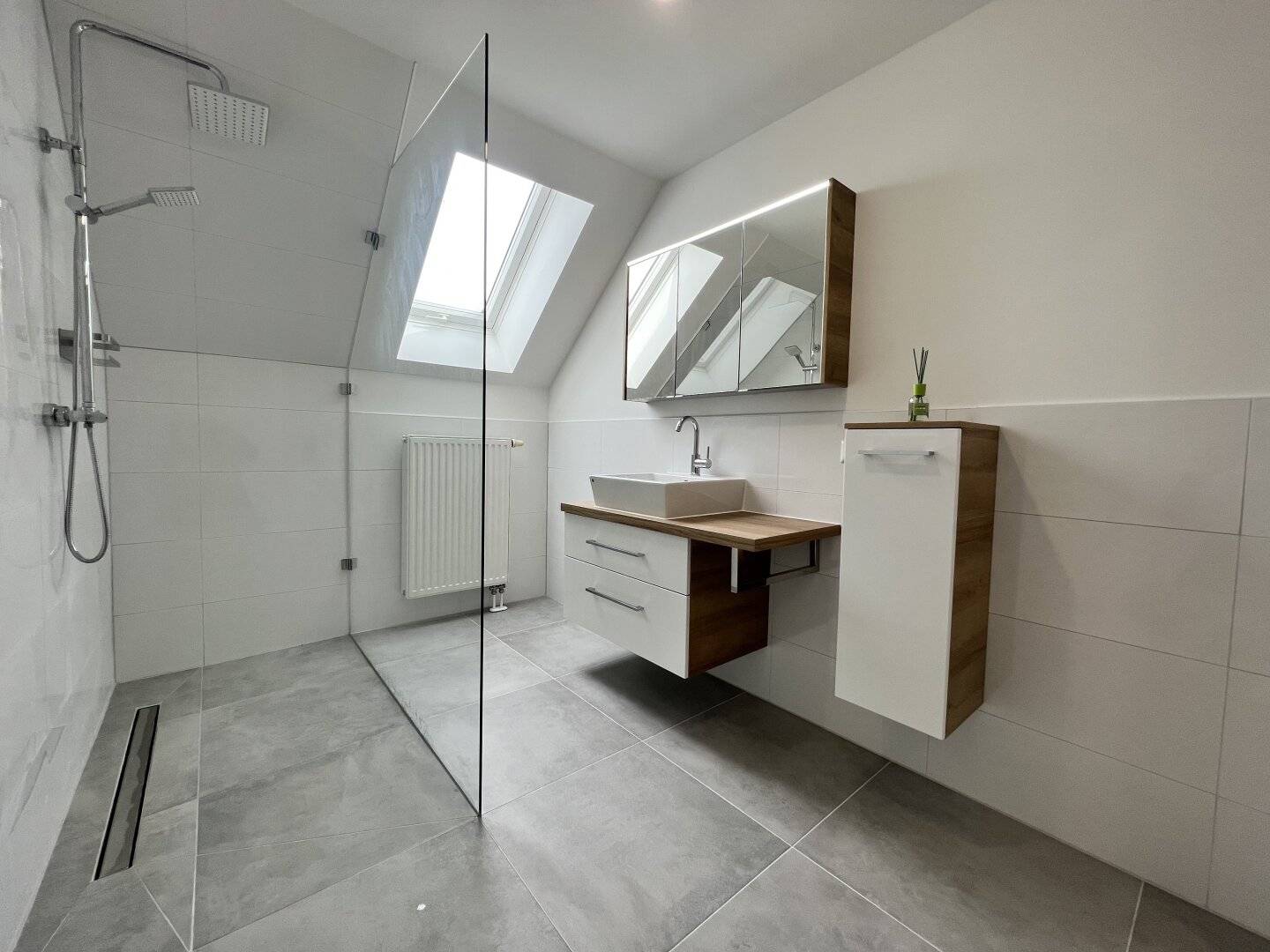 Modern 3-room apartment in Lieboch, air conditioned, carport &amp; prime location