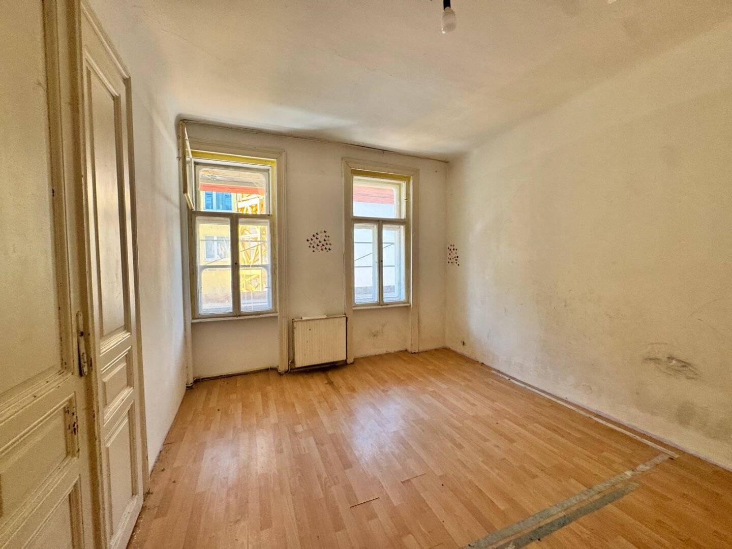 Bright 2.5-room apartment in 1120 Vienna, in need of renovation, prime location, AirBNB possibility