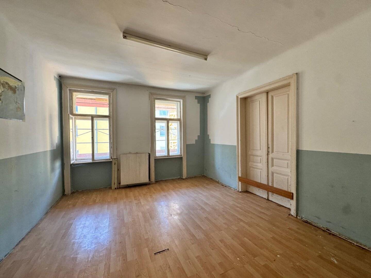 Bright 2.5-room apartment in 1120 Vienna, in need of renovation, prime location, AirBNB possibility