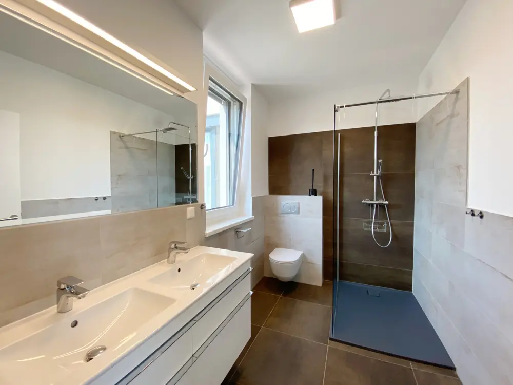 Family apartment with private garden and direct lake access