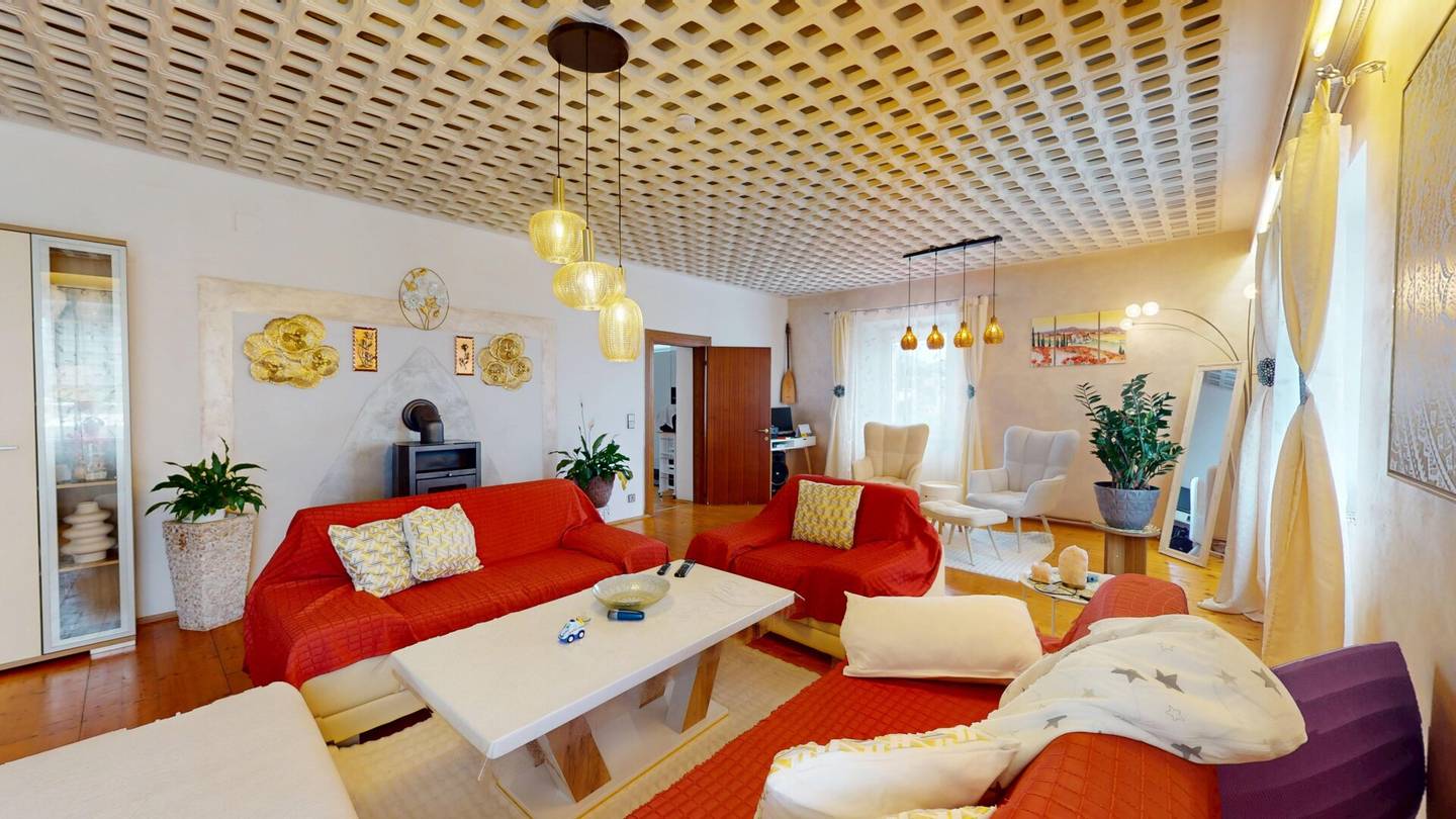 Plenty of Space to Live: Spacious Apartment with Old Building Charm in a Central Location