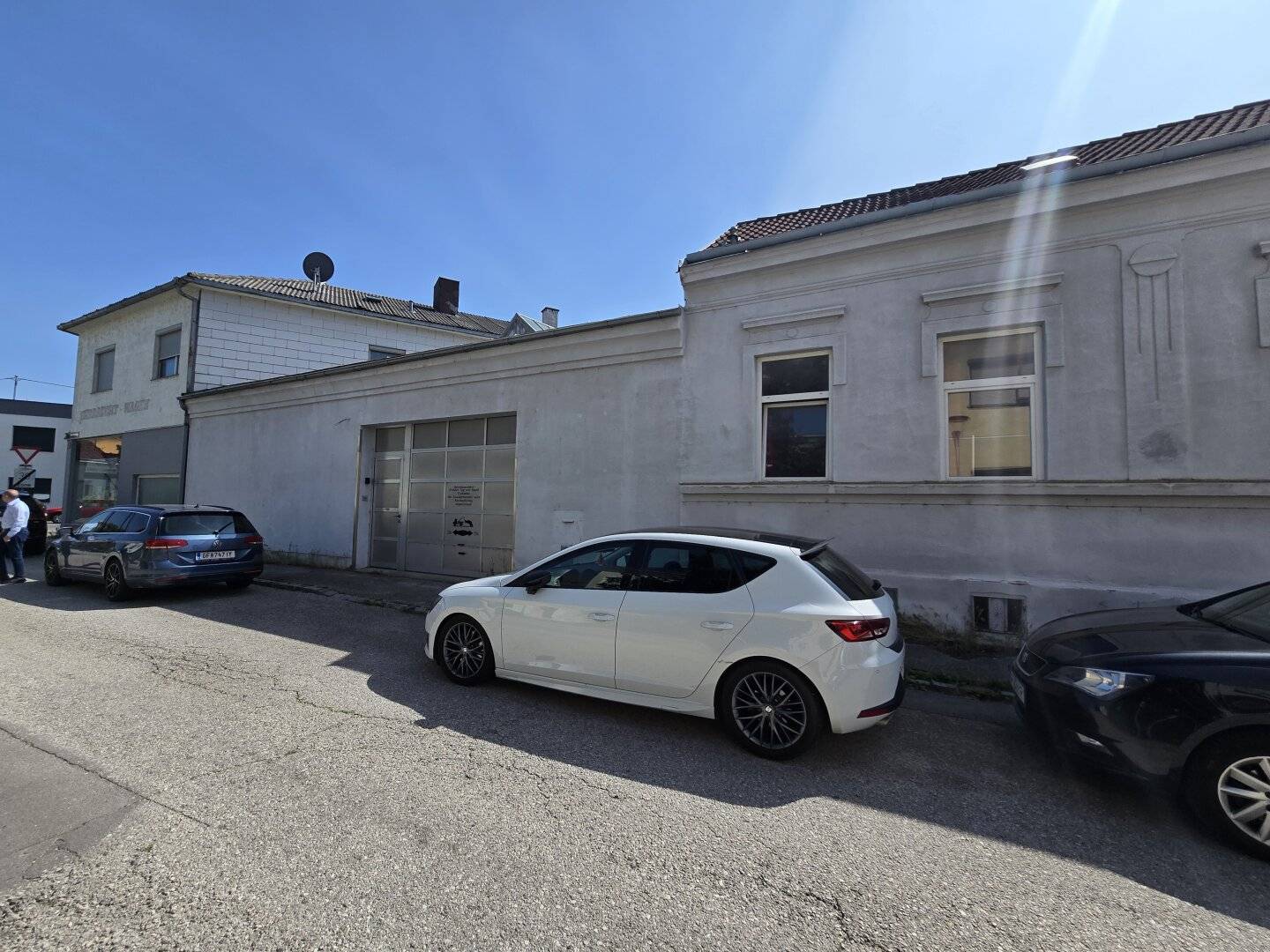 Commercial and residential property (retail space, office, workshop and apartment + garage) in Deutsch-Wagram