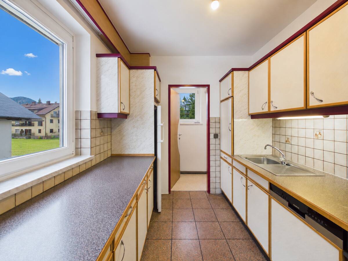 Helle Wohnung mit Loggia und Bergblick nahe Weißensee