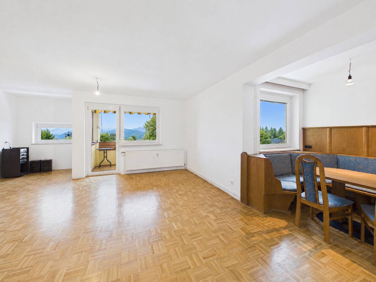 Helle Wohnung mit Loggia und Bergblick nahe Weißensee