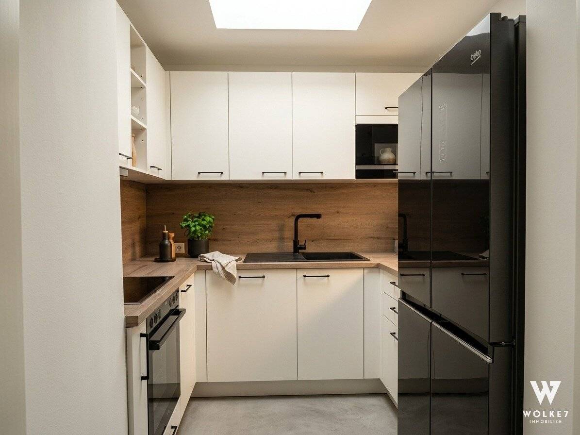 Stylish living in a classic Viennese old building | 2-room condominium renovated, barrier-free and ready to move in