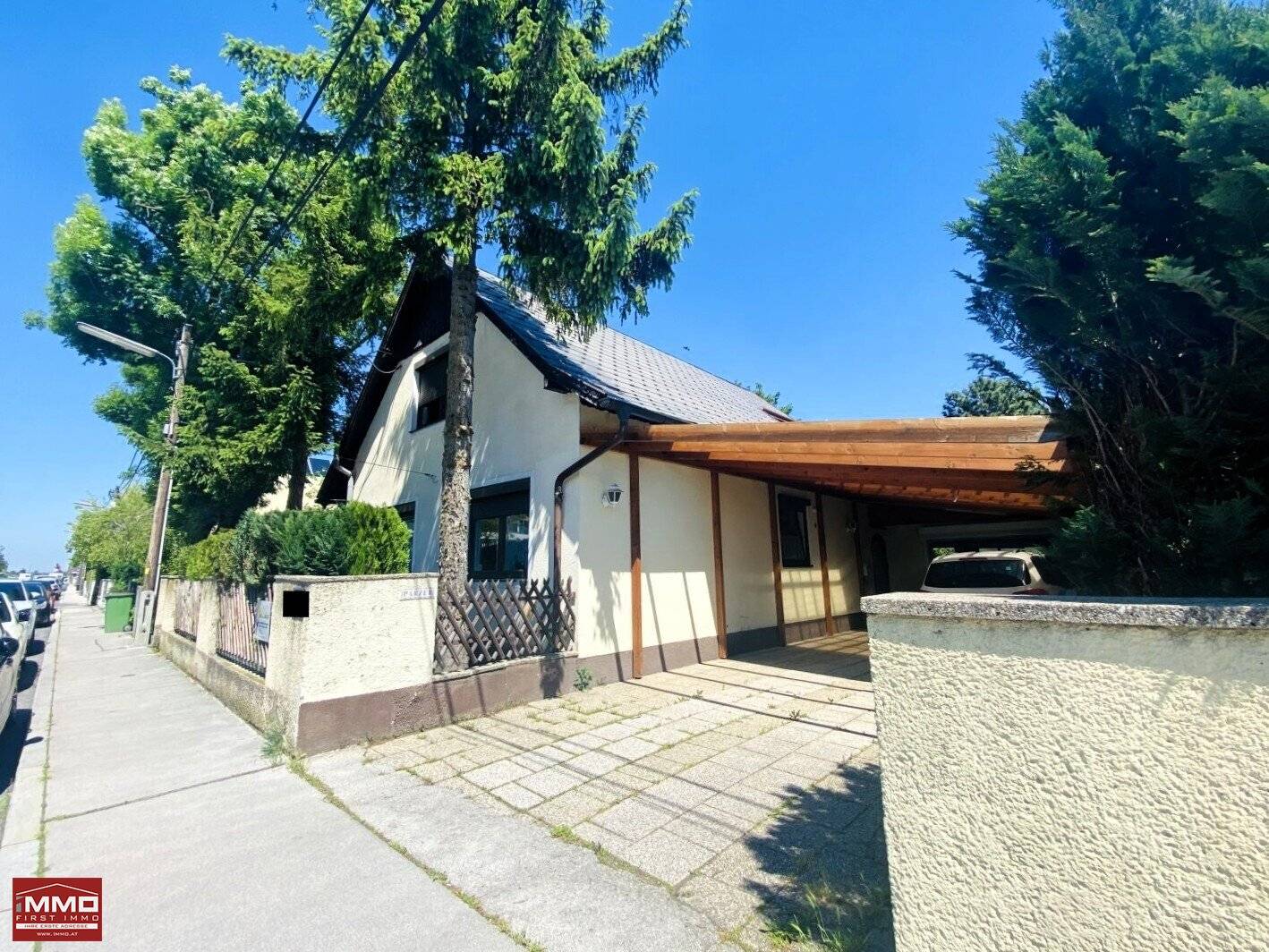 House with sunny garden in Essling