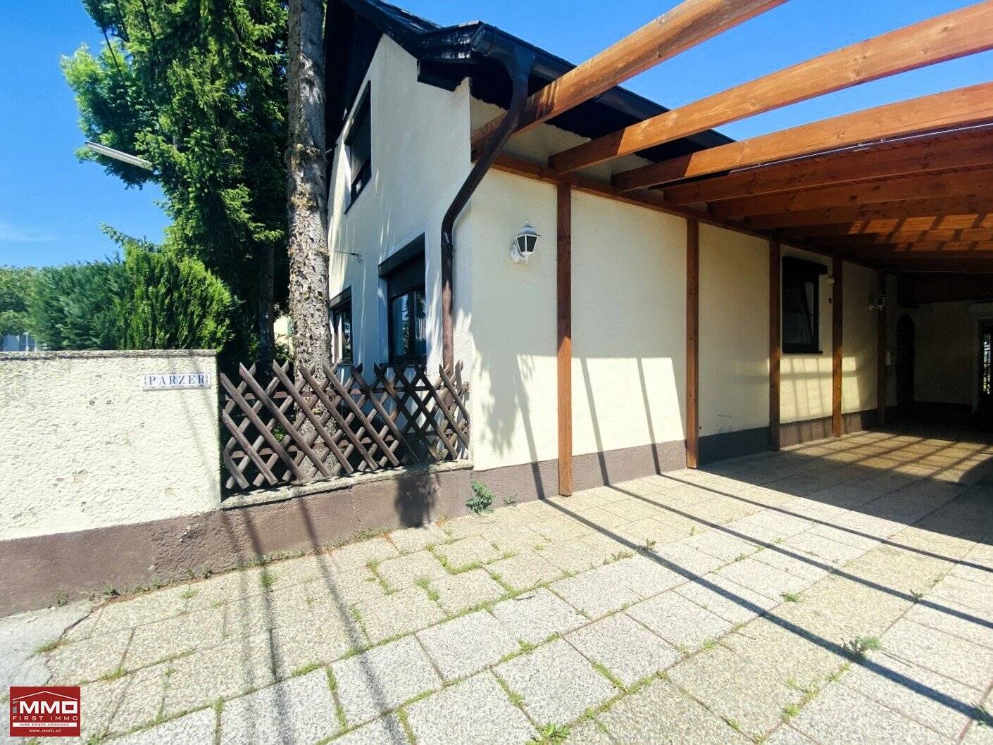House with sunny garden in Essling