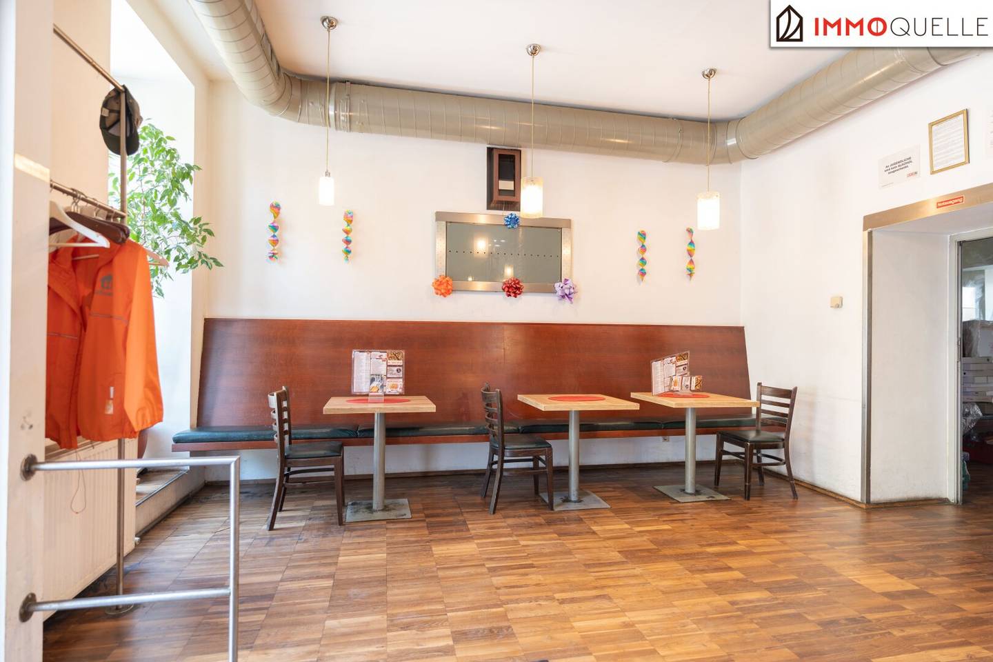 Rendite trifft urbanes Gastrokonzept - Vermietetes Geschäftslokal mit Gastronomiebetrieb mit ca. 5,70 % Rendite, charmantem Garten und klarer Raumstruktur in Wien-Penzing