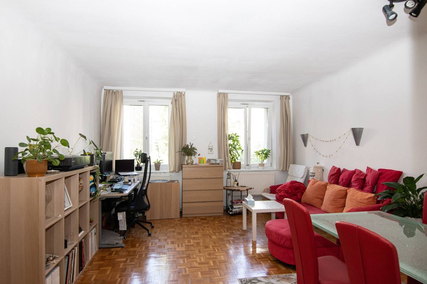 1160 Vienna, 10 walking minutes to U6: 2-room apartment with living kitchen, bathroom, WC, storage room