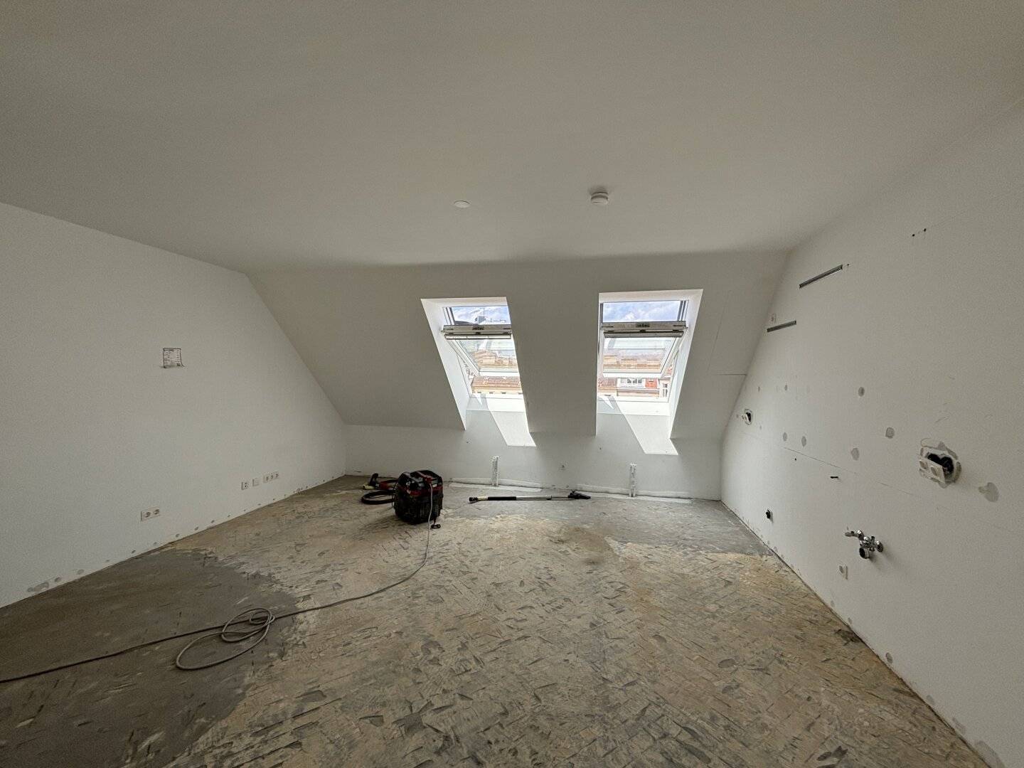 1030! Renovated 3-room attic maisonette with terrace and 2 bathrooms near Landstraßer Hauptstraße from October 26!