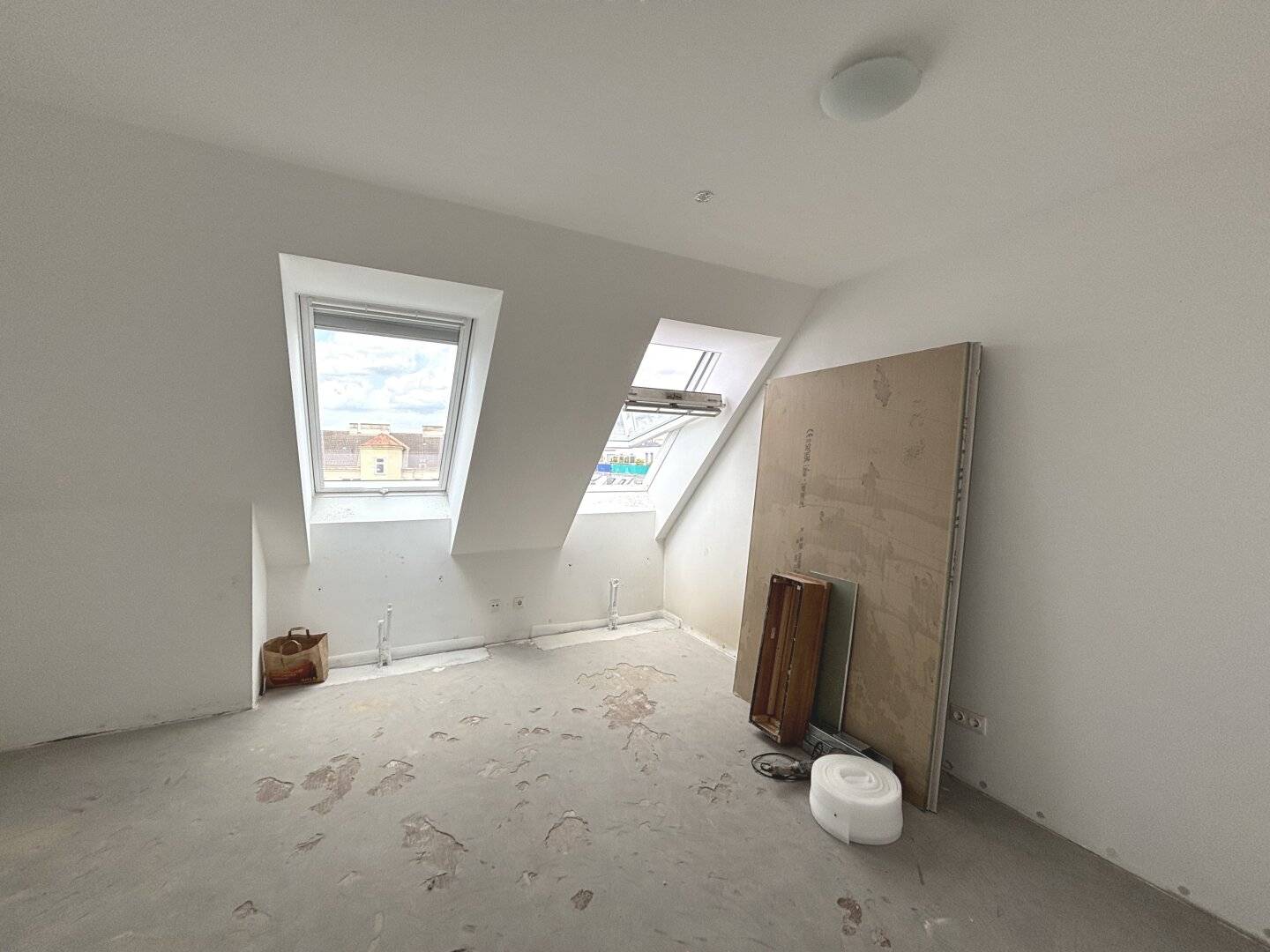 1030! Renovated 3-room attic maisonette with terrace and 2 bathrooms near Landstraßer Hauptstraße from October 26!