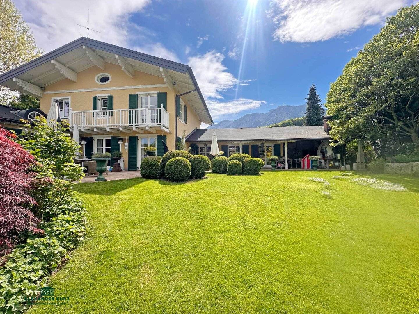 Klassisches Einfamilienhaus mit aufwendigem Garten in Großgmain