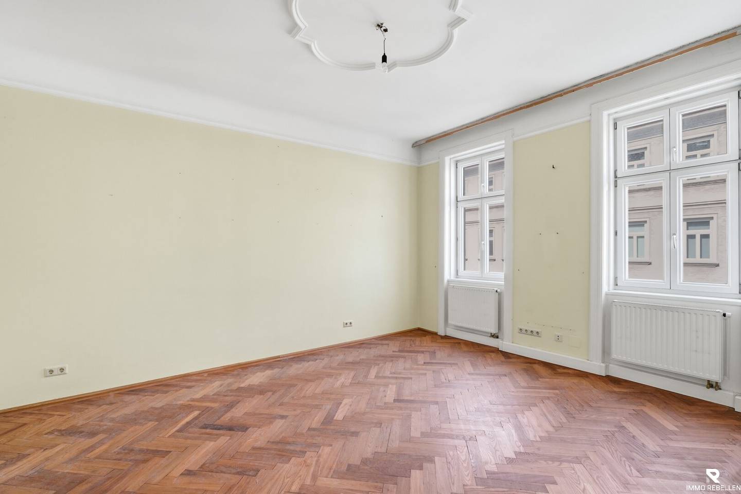 Charming corner apartment in a historic style building – space for a home according to your own ideas (near U3)