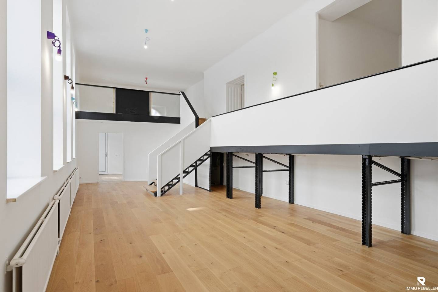 Five levels for big ideas – exceptional commercial property near the Schmelz