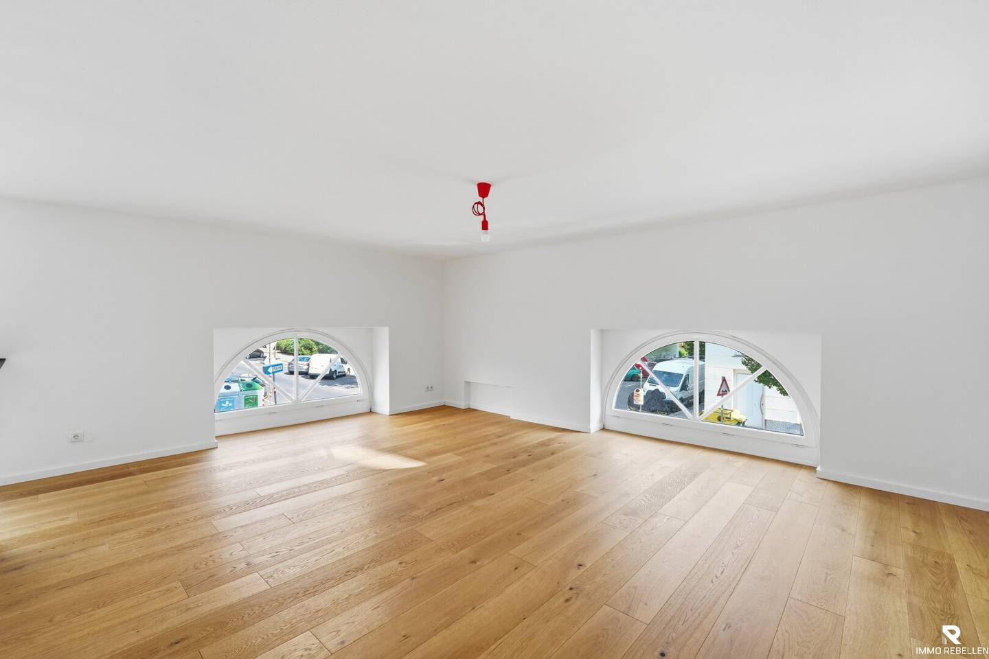 Five levels for big ideas – exceptional commercial property near the Schmelz