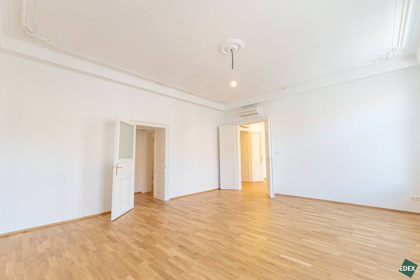 Exclusive 4-room period apartment close to Stadtpark