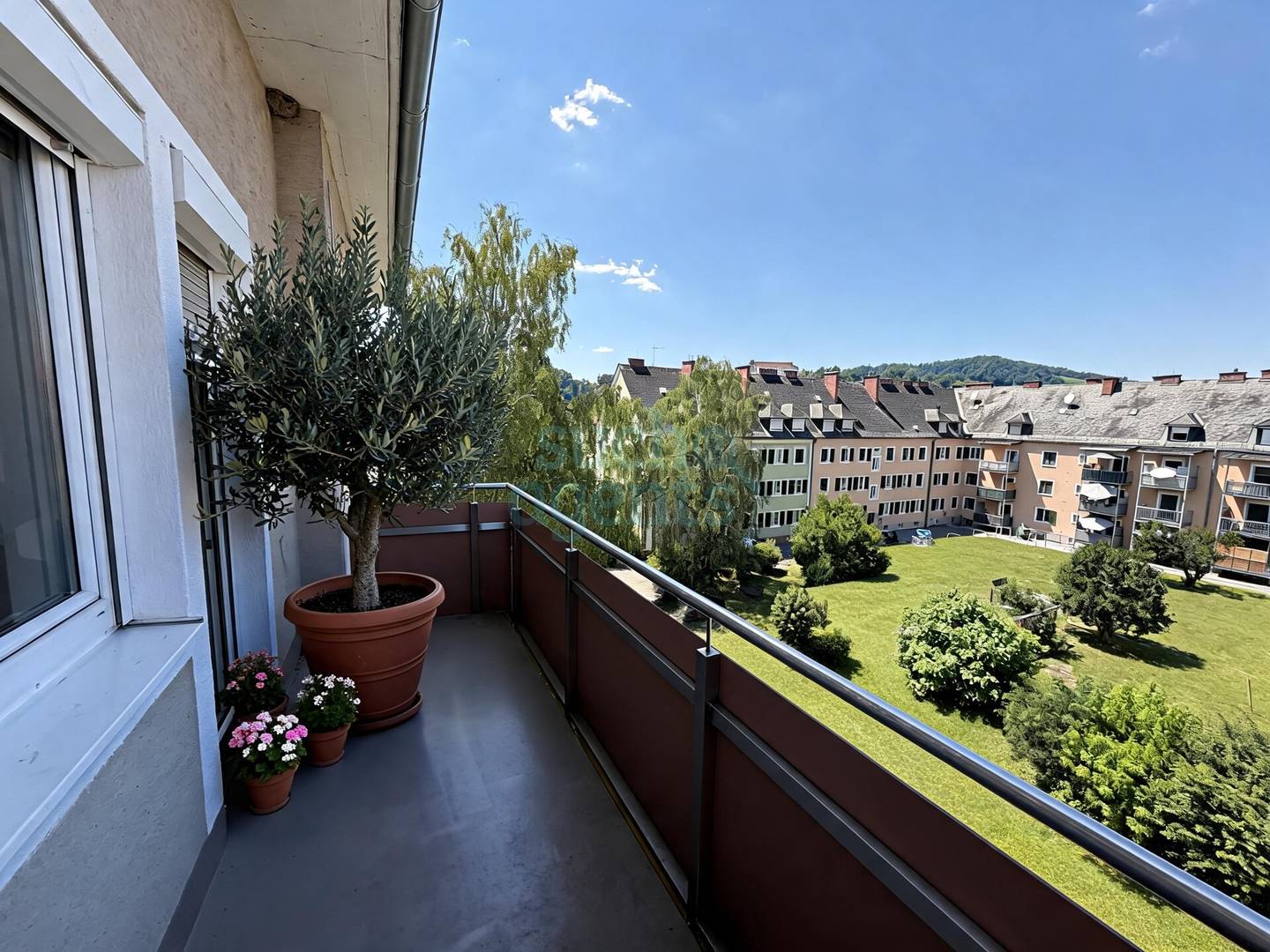 Zentrale Wohnung mit Balkon und Keller