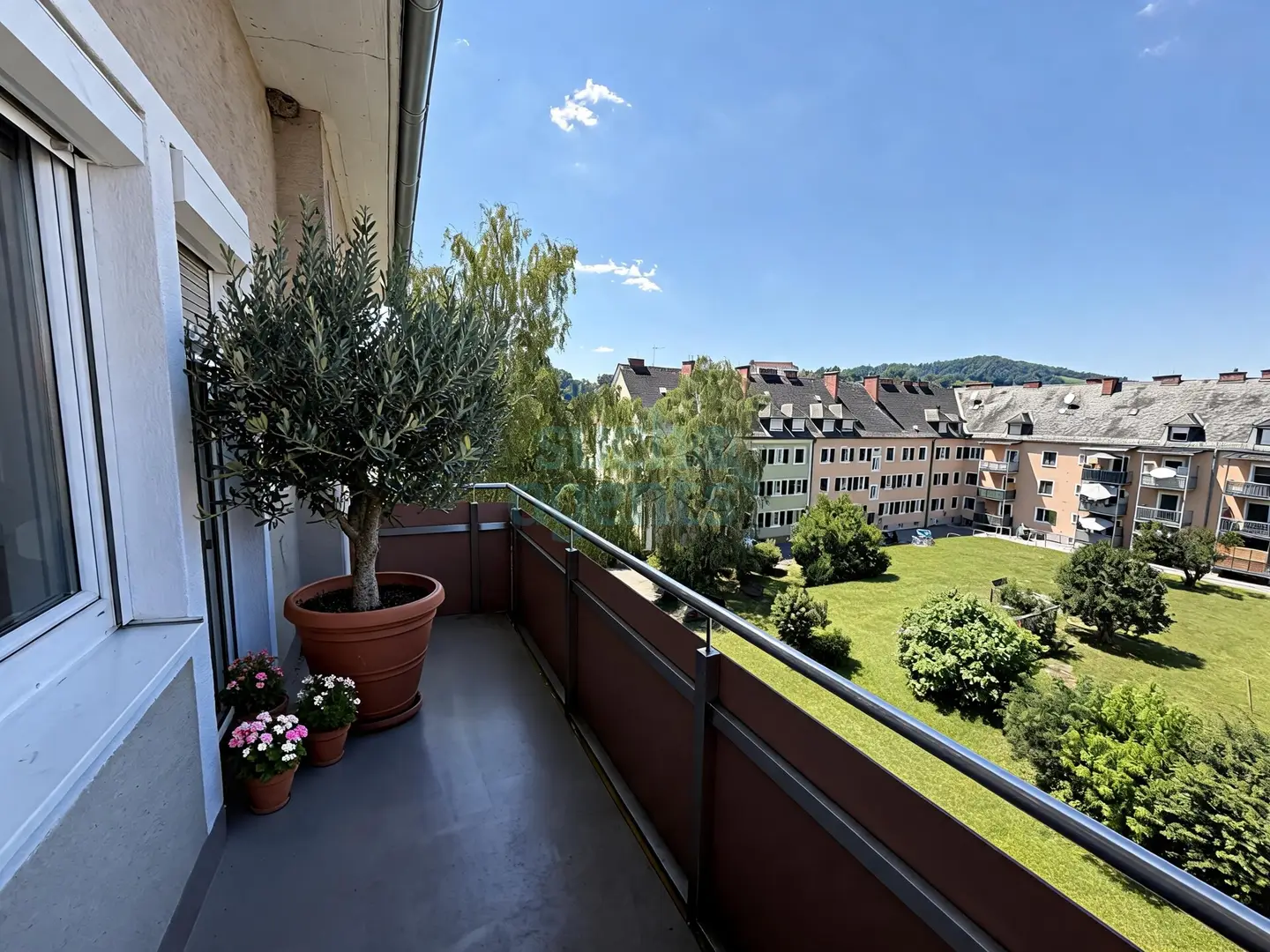 Zentrale Wohnung mit Balkon und Keller