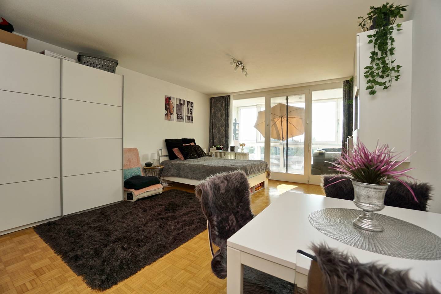 Bright Wohnung with balcony and wintergarden