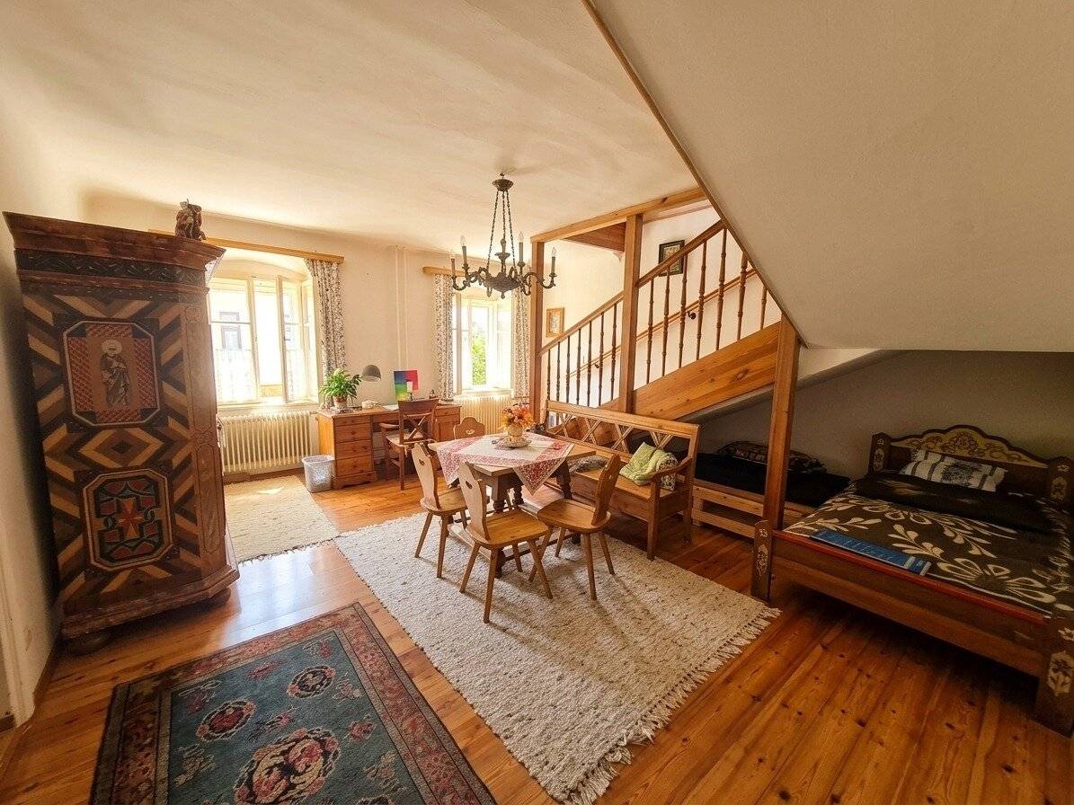 Großzügig wohnen – vielseitig nutzen -- großzügige Hofanlage mit zahlreichen Nebengebäuden und Garten in Pulkau