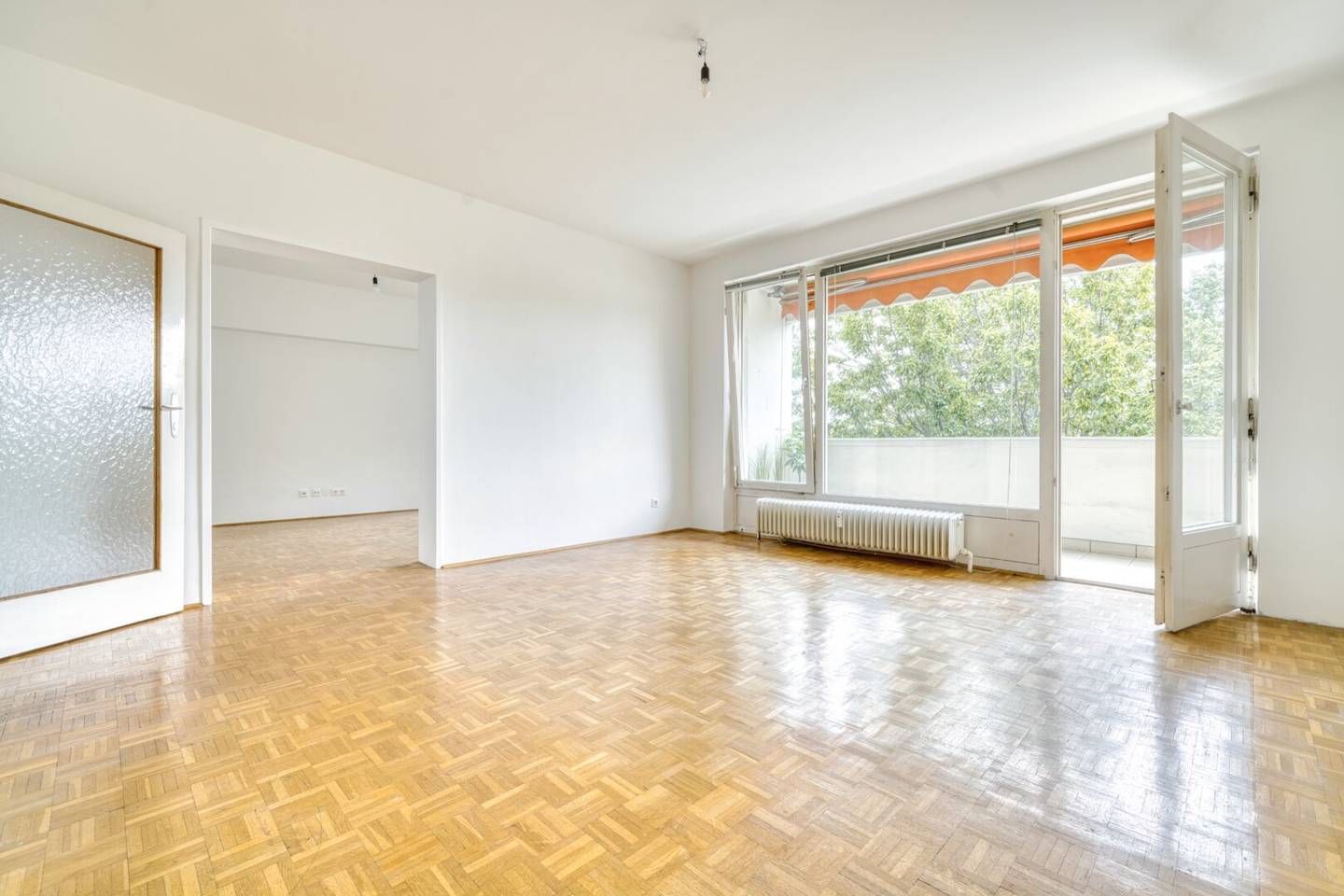 *Fernblick - Uneinsehbar* Sonnige 5,5 Zimmer Wohnung  mit 2 Eingängen, 2 Loggien und Garagenbox