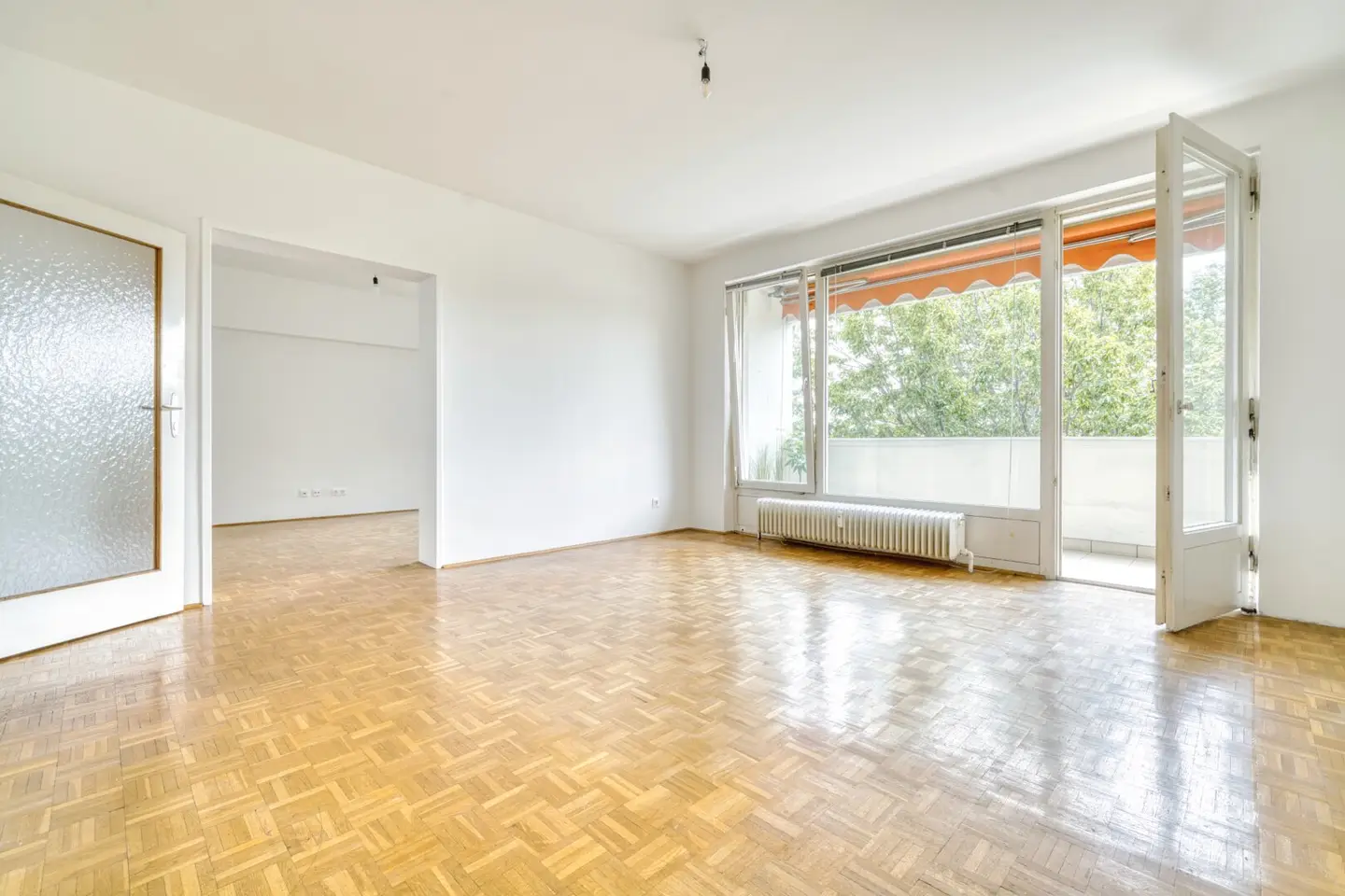 *Fernblick - Uneinsehbar* Sonnige 5,5 Zimmer Wohnung mit 2 Eingängen, 2 Loggien und Garagenbox