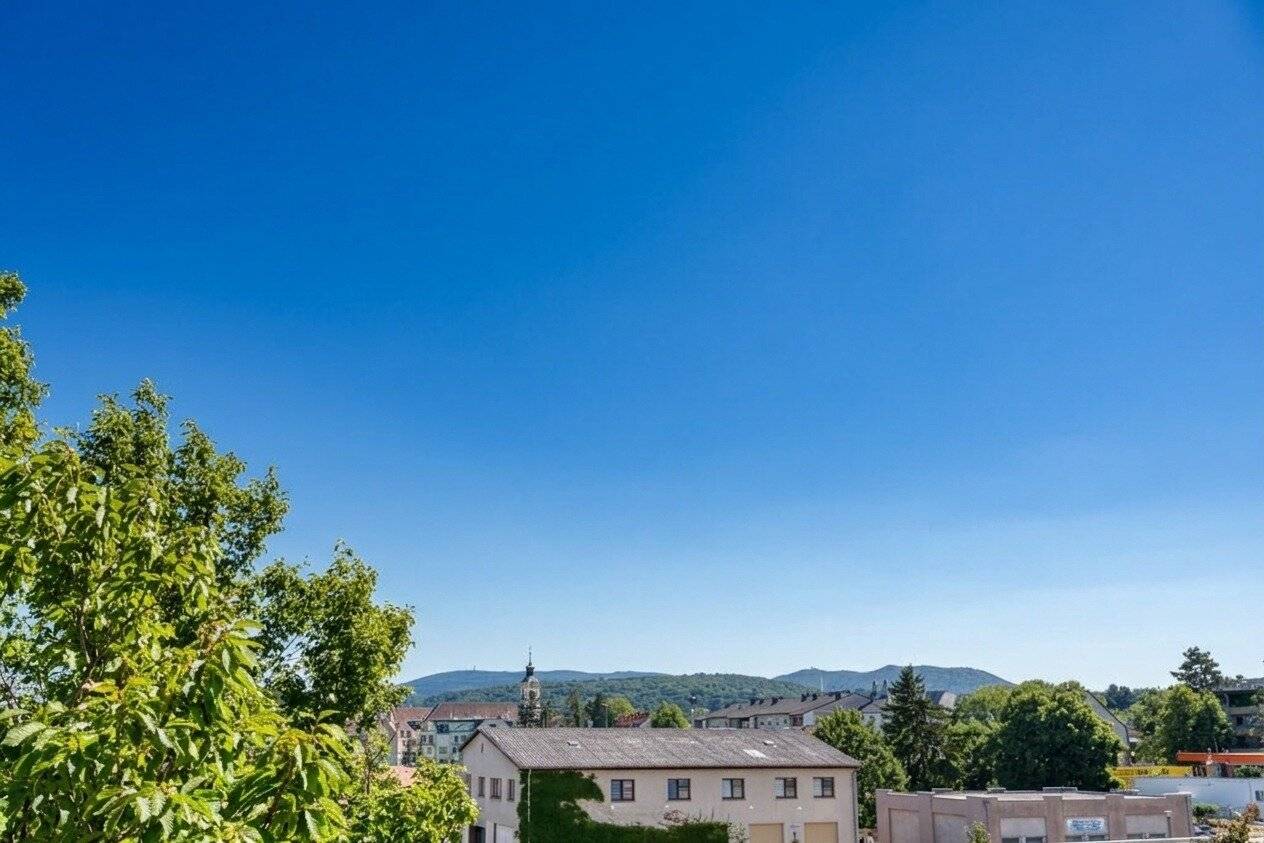 *Fernblick - Uneinsehbar* Sonnige 5,5 Zimmer Wohnung  mit 2 Eingängen, 2 Loggien und Garagenbox