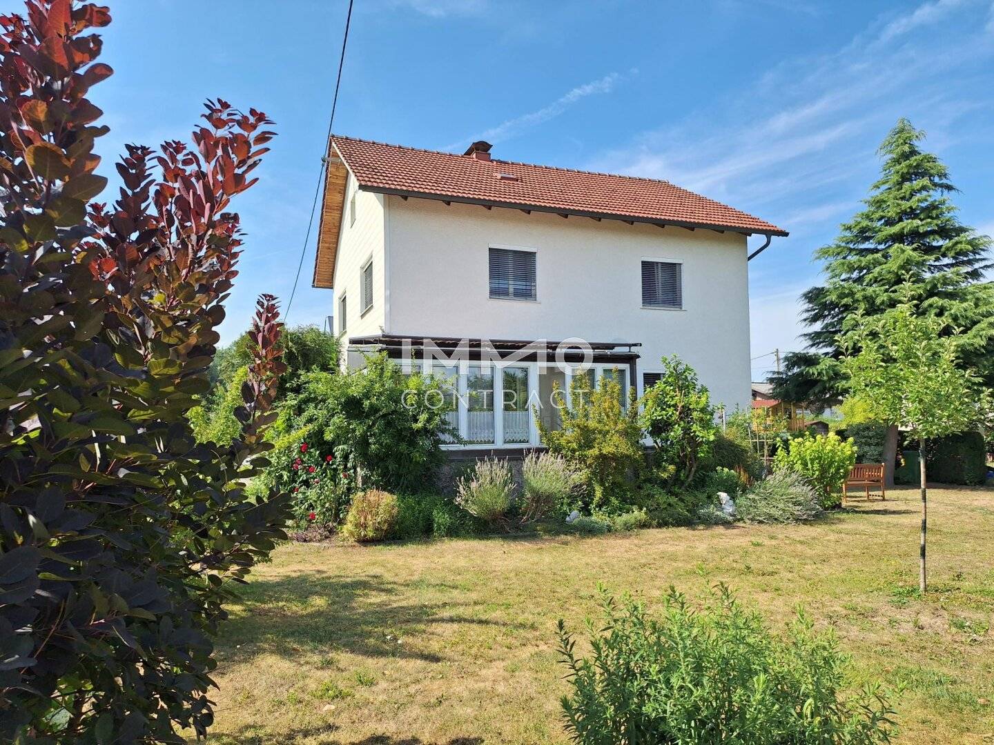 Großzügiges Ein- bis Zweifamilienhaus mit großem Garten in ruhiger Siedlungslage