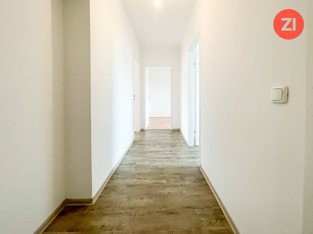 Ground floor apartment with unfurnished kitchen and cellar