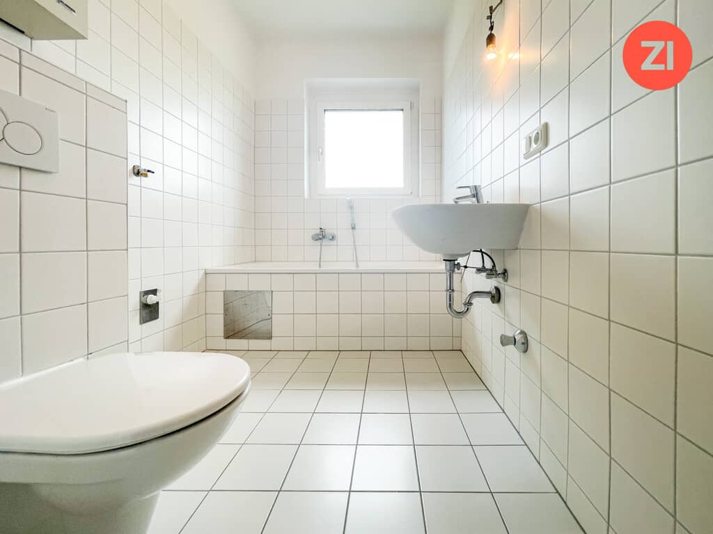 Ground floor apartment with unfurnished kitchen and cellar