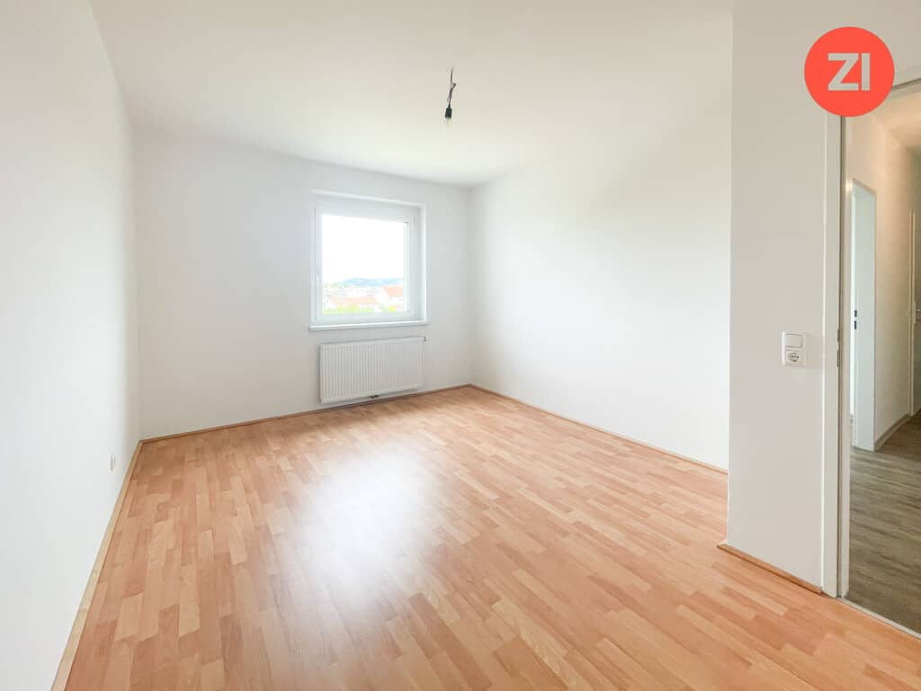 Ground floor apartment with unfurnished kitchen and cellar