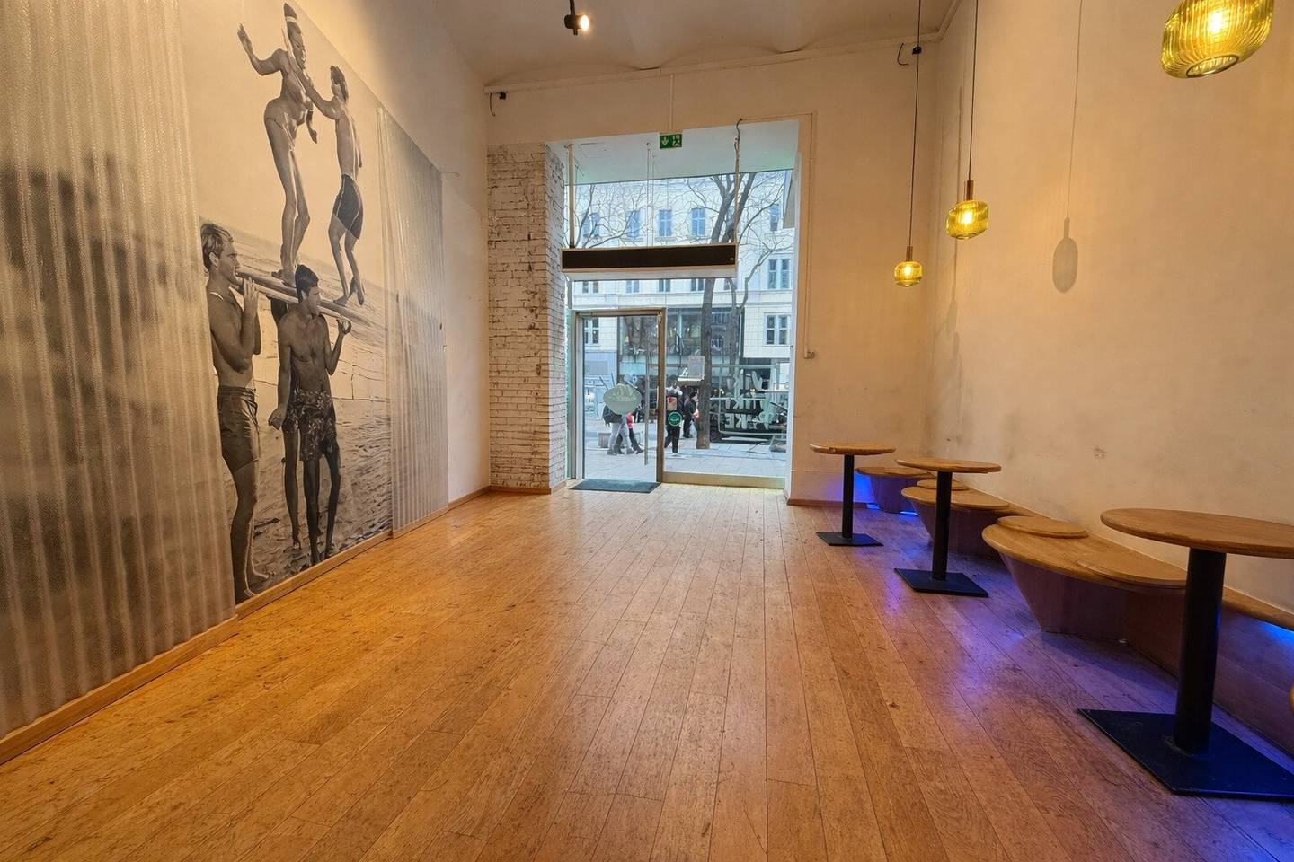 PREMIUM RETAIL SPACE + TOP FOOTFALL + MARIAHILFER STRASSE