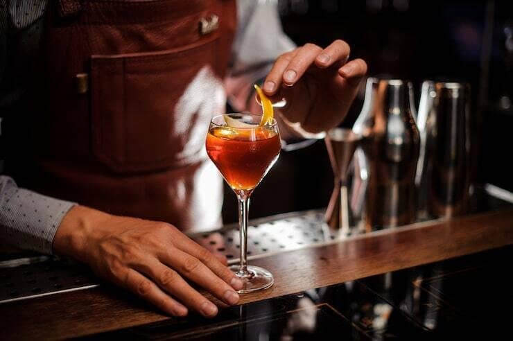 Modern highly frequented restaurant - cocktail bar in the lively 6th district - Gumpendorferstraße available immediately for € 3,701 with an open-ended lease to rent