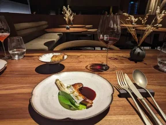 Modern highly frequented restaurant - cocktail bar in the lively 6th district - Gumpendorferstraße available immediately for € 3,701 with an open-ended lease to rent