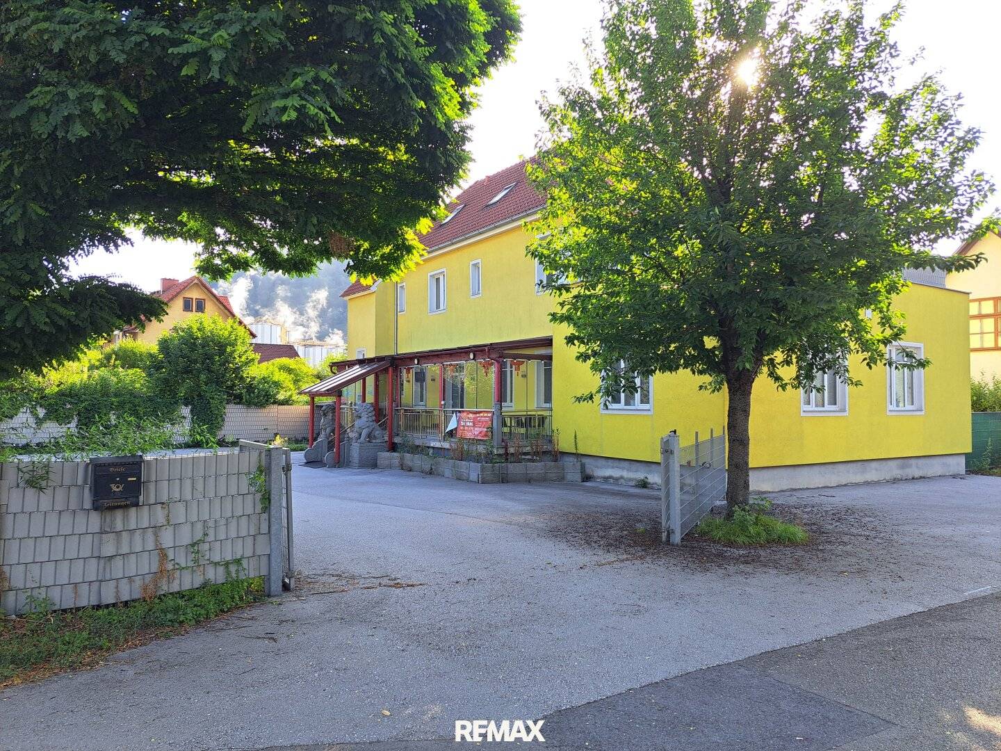 Established restaurant in a high-traffic location, approx. 200 m², affordable rent