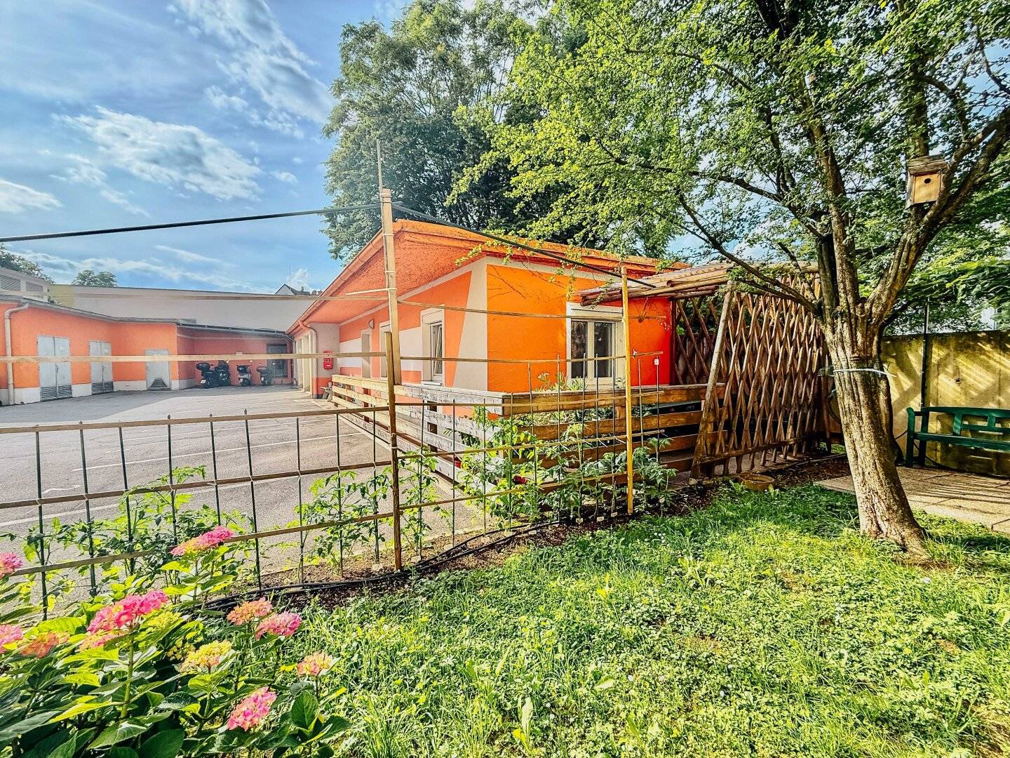 Courtyard building with 72m² I Garden I Terrace I Parking space I Absolute quiet location I Top price-performance I Fitted kitchen I Very bright I Flooded with light I Available immediately I PROJEKT WOHNEN I
