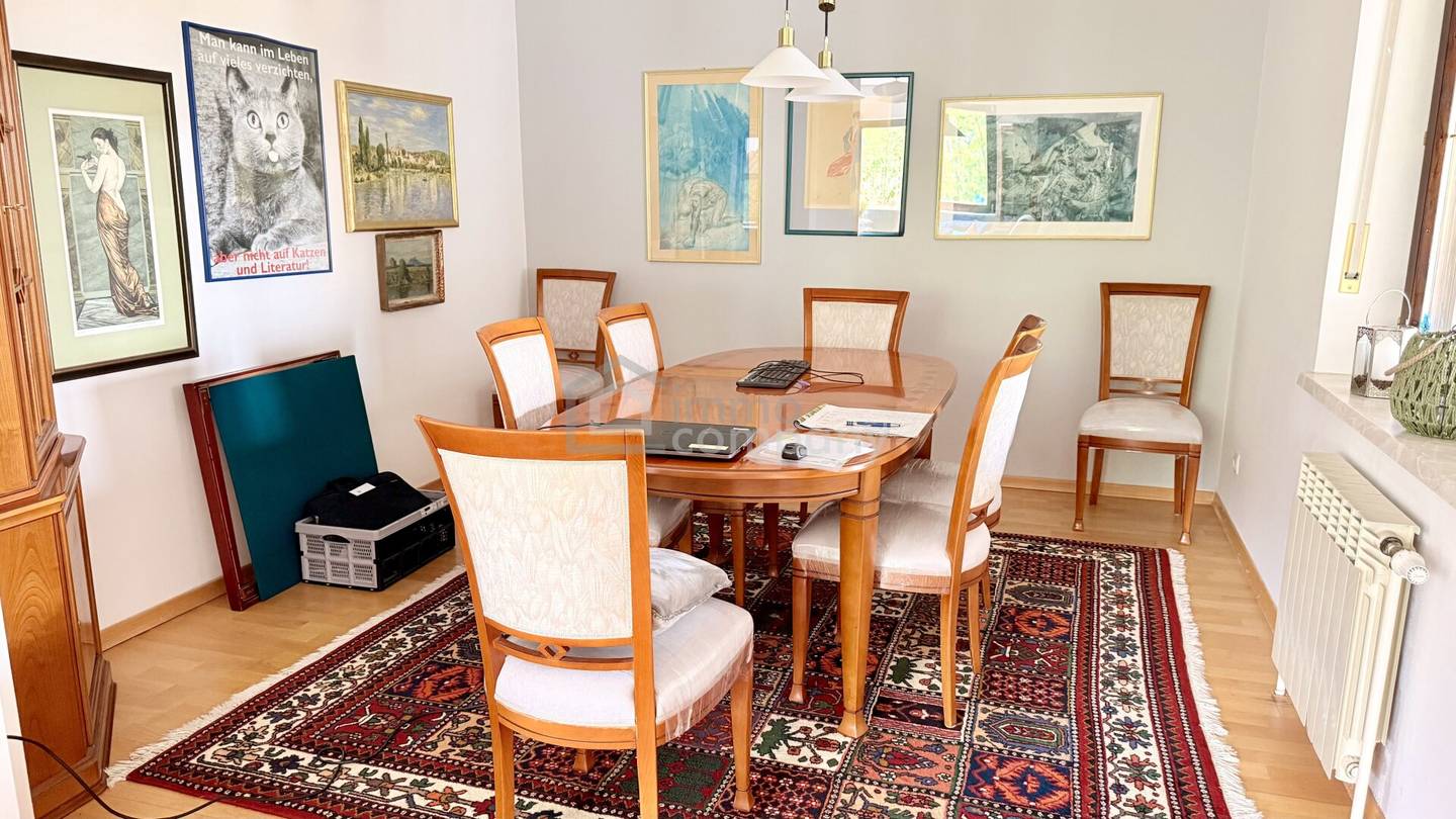 Großzügiges Einfamilienhaus mit Wintergarten, Vollkeller, Garage &amp; schönem Garten in ruhiger Wohnlage