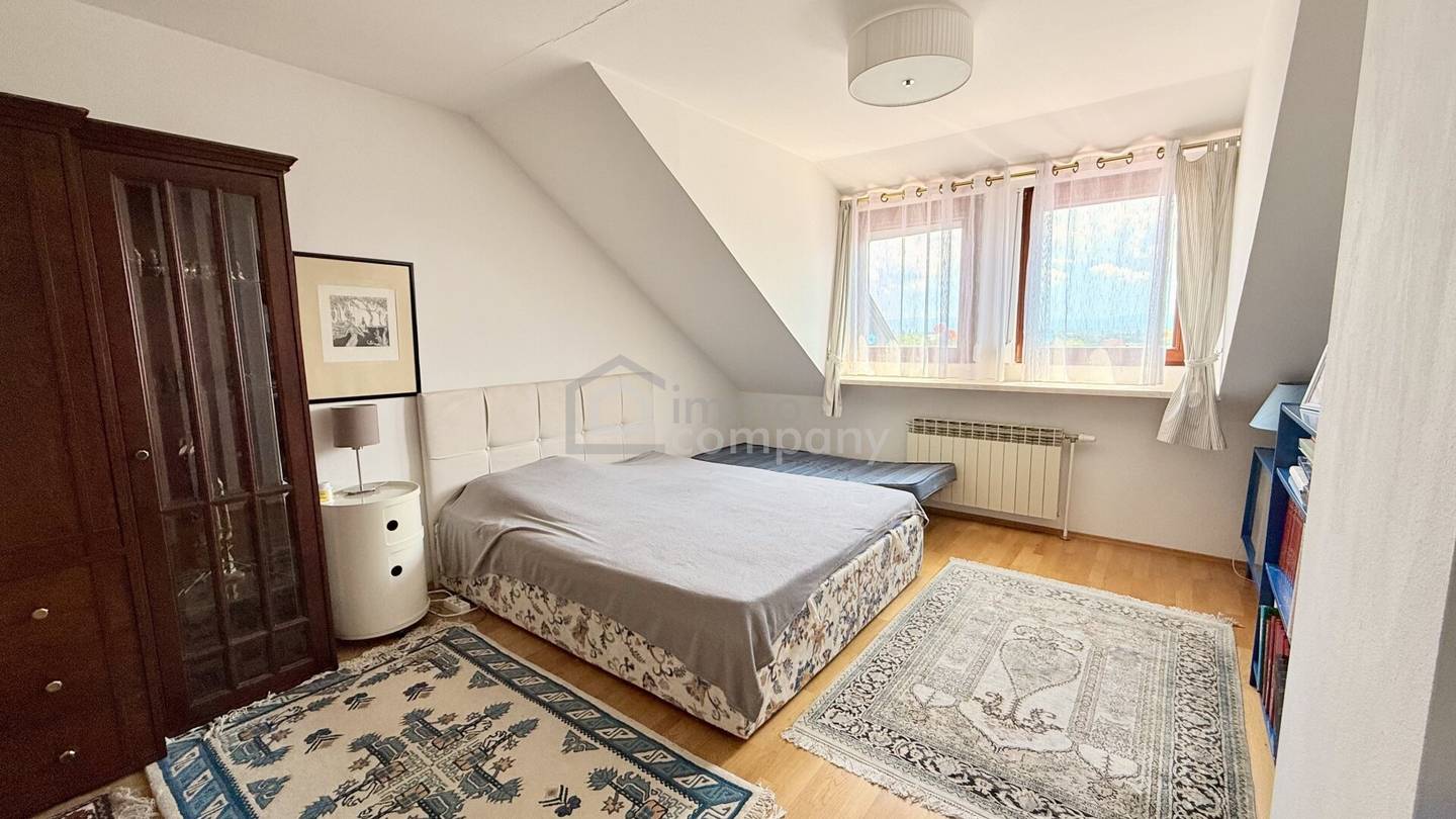 Großzügiges Einfamilienhaus mit Wintergarten, Vollkeller, Garage &amp; schönem Garten in ruhiger Wohnlage