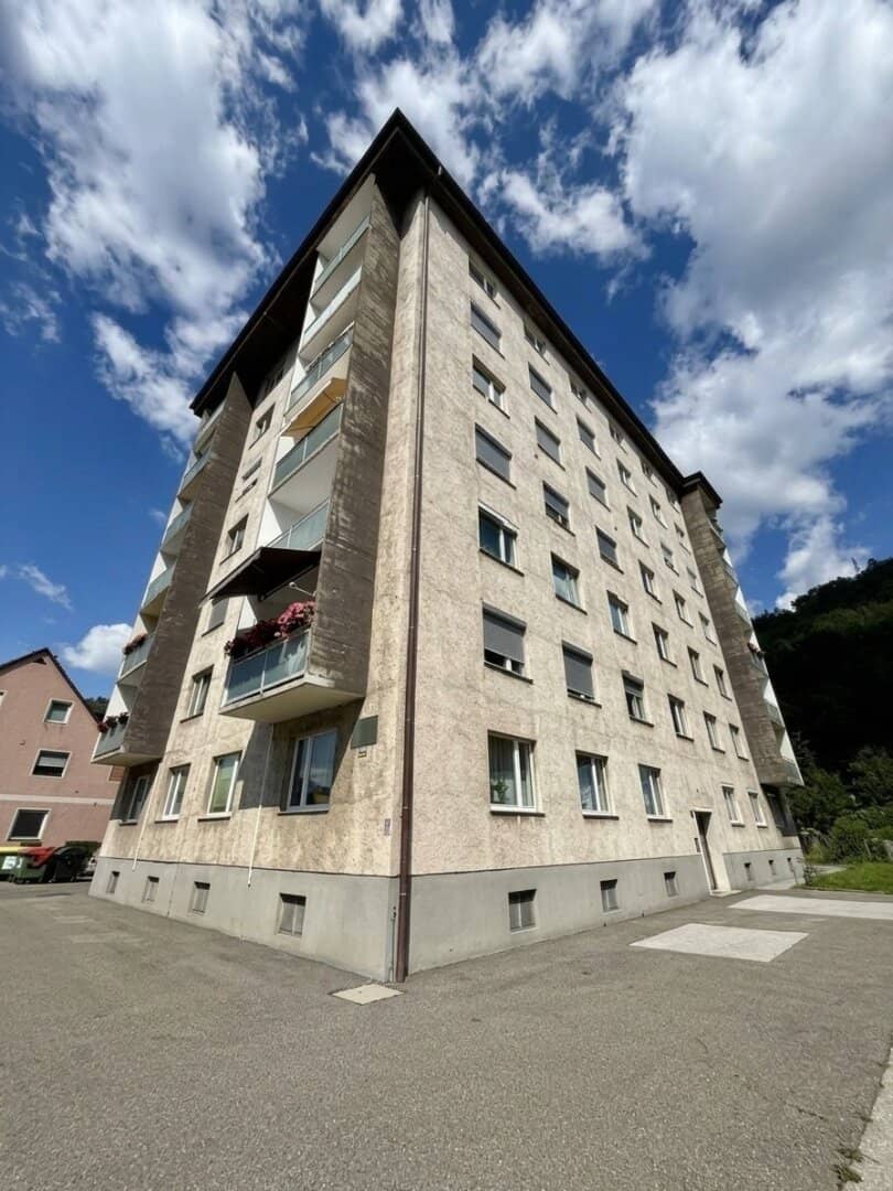 Beautifully modernized 3-room apartment 84m² on the ground floor in Kapfenberg – fitted kitchen, storage room and green view