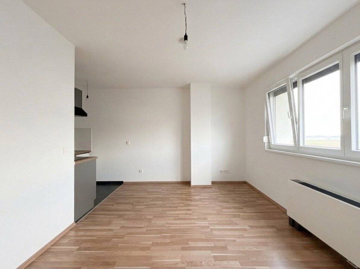 Modern and with cooling! Beautiful 2-room apartment near U3 Hütteldorfer Str. / Bus 10A and trams 10, 46, 49, 52