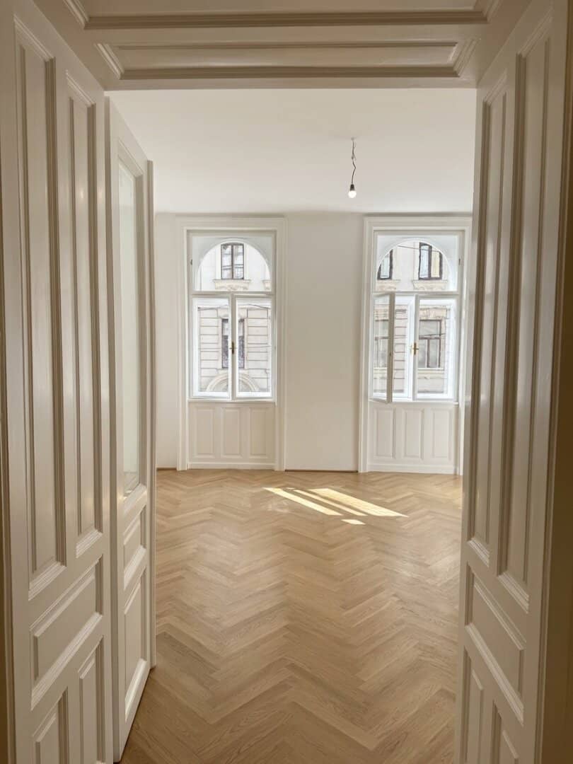 Old building dream in the heart of Mariahilf! Fully renovated 3-room apartment!