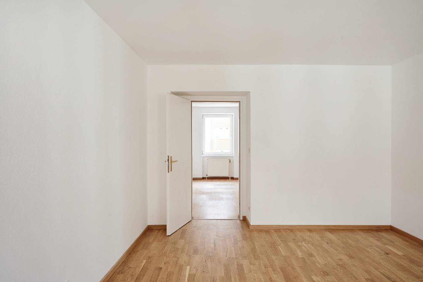Helle Altbauwohnung mit Aufzug nahe Reumannplatz