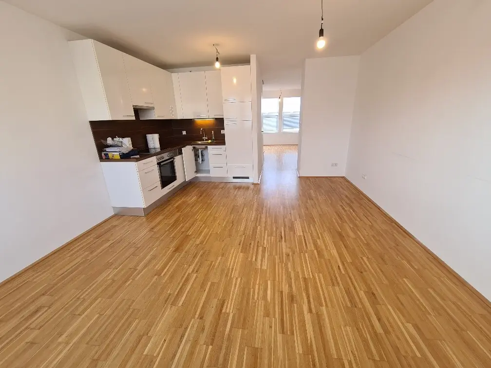 Lichtdurchflutete Dachgeschosswohnung mit Terrasse und Loggia