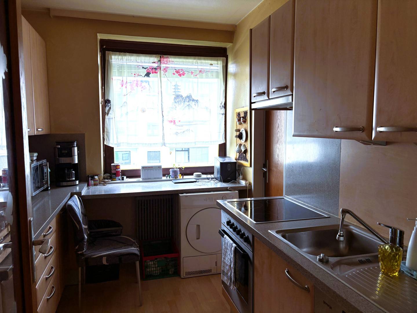 Solide Wohnung mit Loggia und Lift