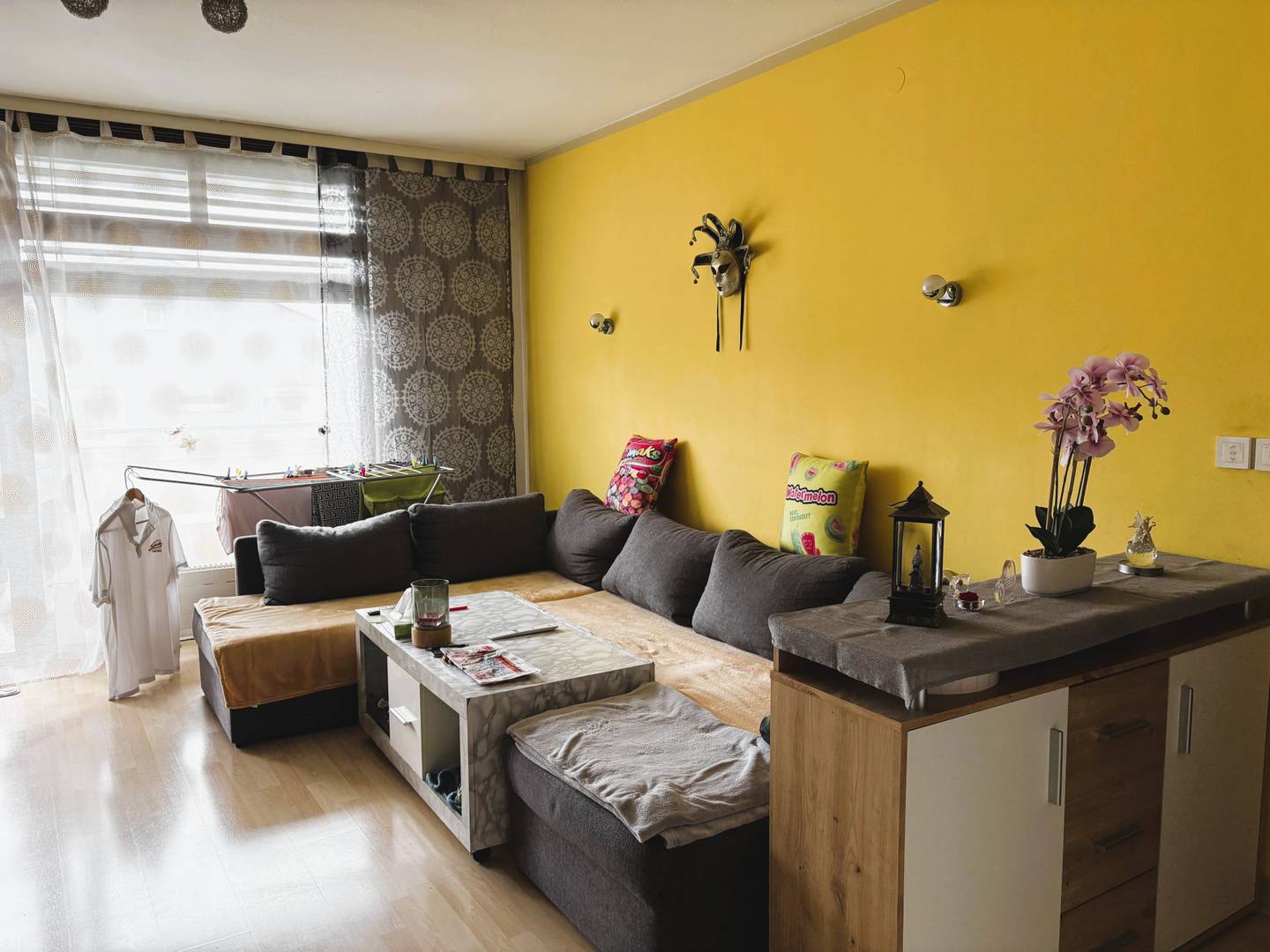 Solide Wohnung mit Loggia und Lift