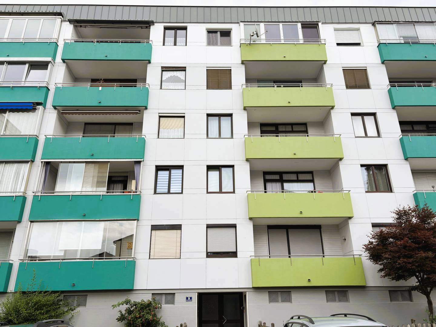 Solide Wohnung mit Loggia und Lift