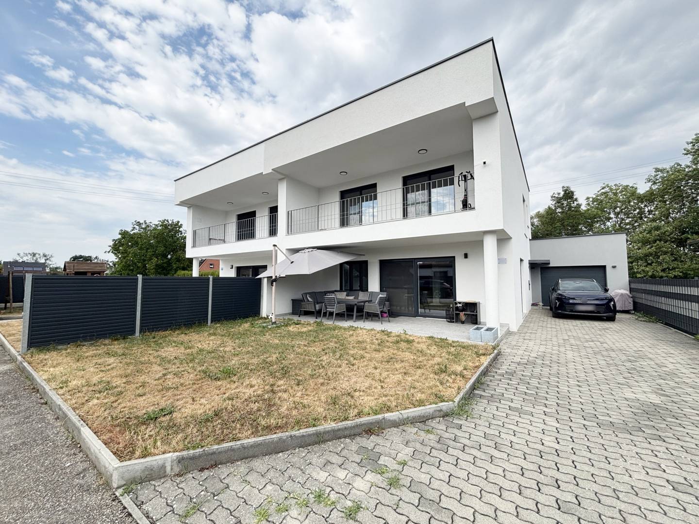 Moderne familienwohnung mit Terrasse und Seeanschluss