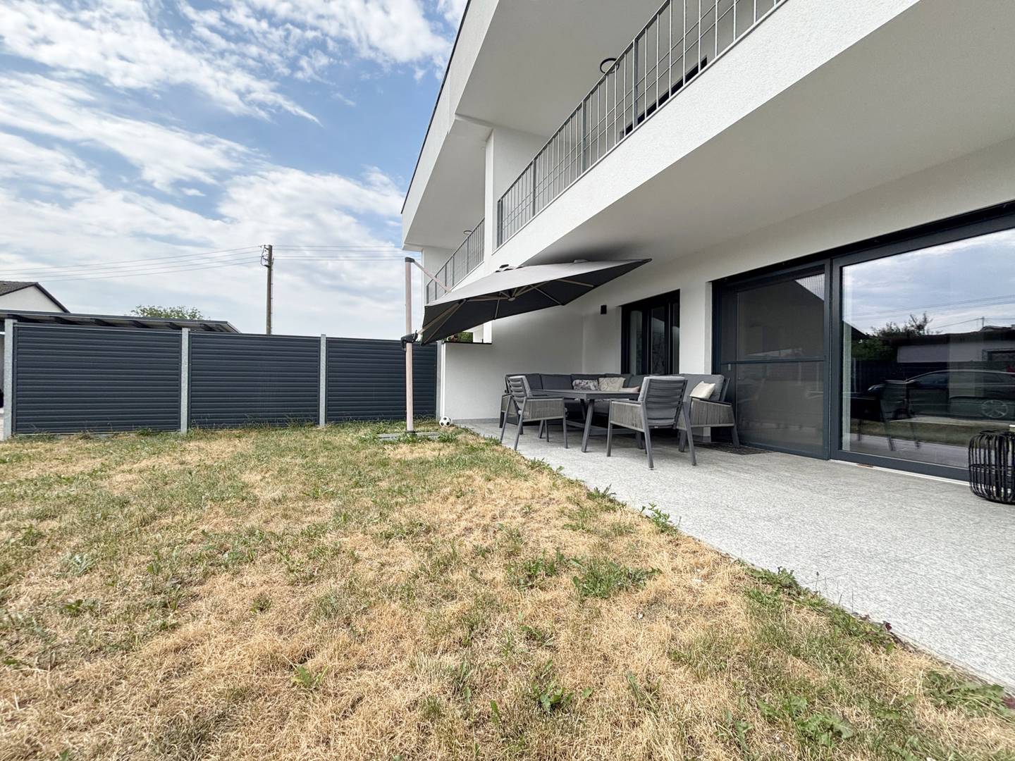 Moderne familienwohnung mit Terrasse und Seeanschluss