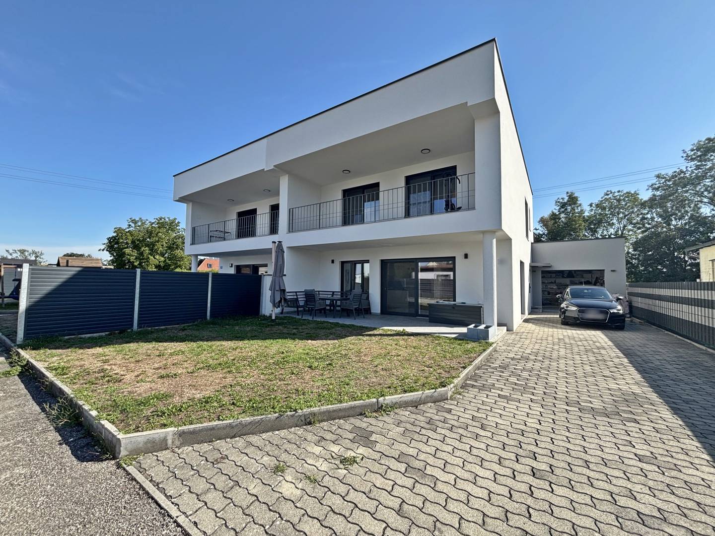 Moderne familienwohnung mit Terrasse und Seeanschluss